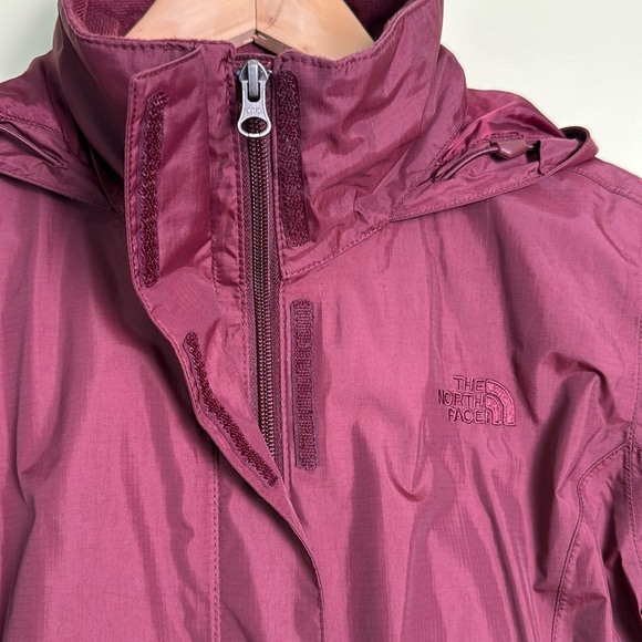 The North Face Burgundy Windbreaker Shell Jacket Hooded Size M - Picture 7 of 16